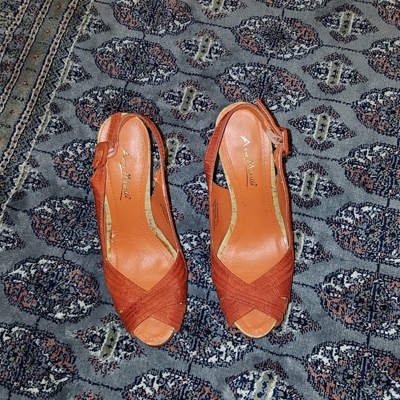 Beautiful stylish Anne Michelle pump - Picture 2 of 6